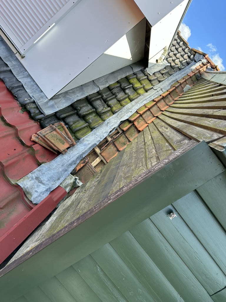 Dakrand en houtwerk voor inspectie
